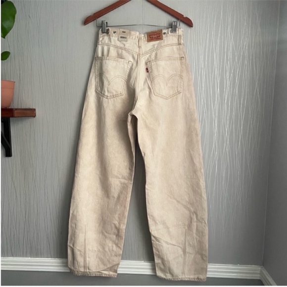 Levi's Women's Cinch Barrel Jeans - Picture 10 of 12